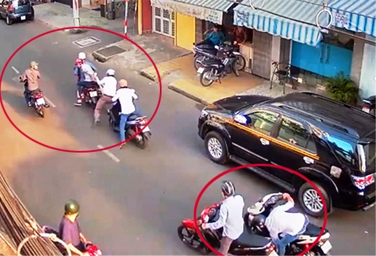 Cả chục người nhìn cướp kéo lê nạn nhân không chút hỗ trợ