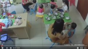 Hà Nội phần nộ khi cô giáo véo tát dúi liên tiếp vào mặt bé 3 tuổi khi cho ăn